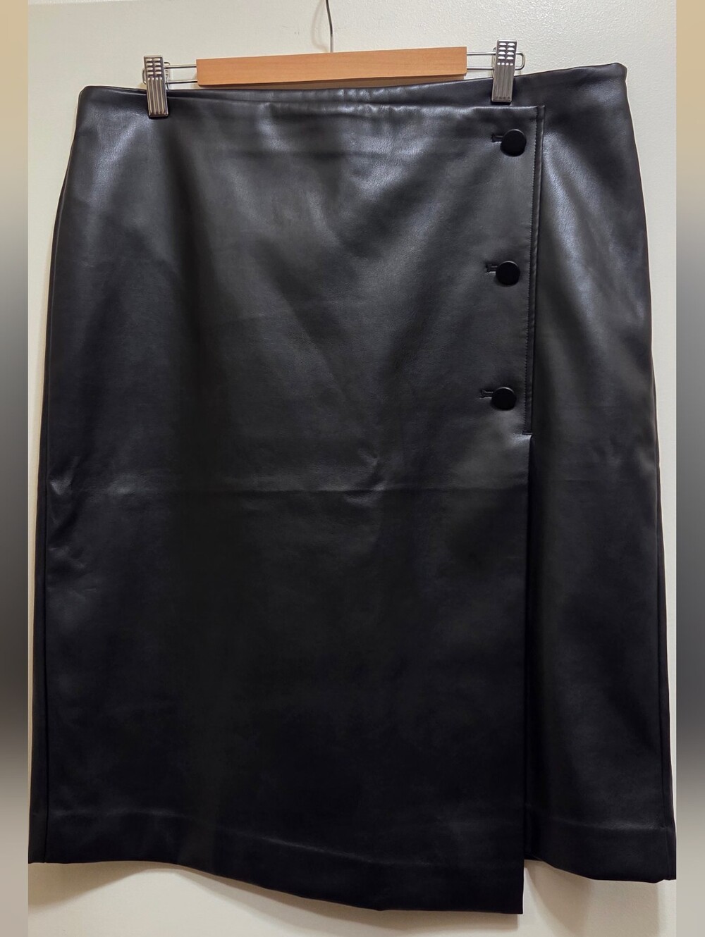 NWOT Ann Taylor Black Faux Leather Button-Accent Skirt 14